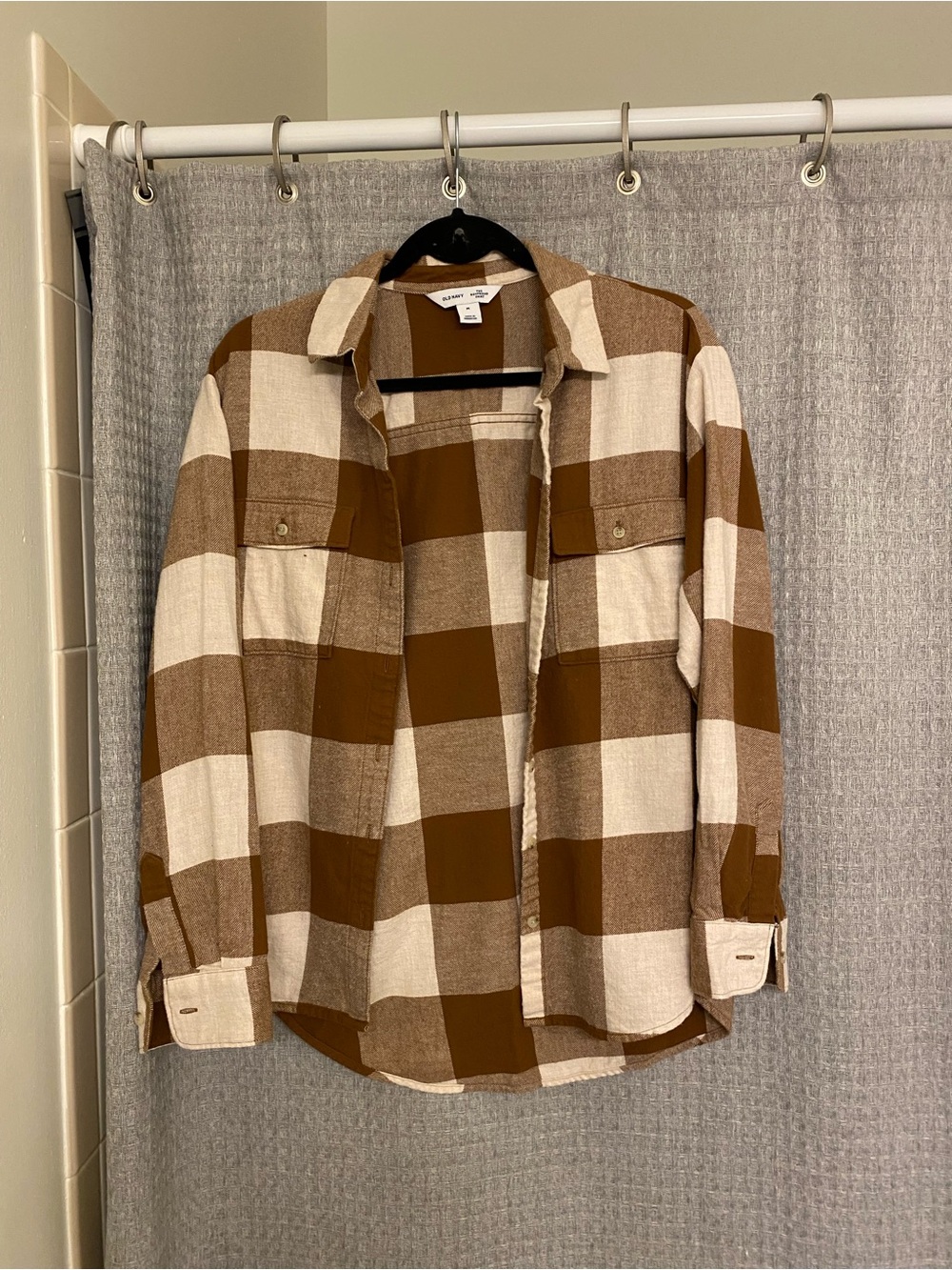 Old Navy Women’s Brown and Cream Plaid Button-Up Shirt